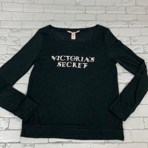 Vintage Victoria’s Secret wolf black graphic long sleeve top
